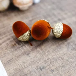 Beauty Home 6 βελανίδια βελούδινα κεχριμπαρί με χρυσό γκλίτερ 3 – 4.5 cm Beauty Home 6 βελανίδια βελούδινα κεχριμπαρί με χρυσό γκλίτερ 3 – 4.5 cm