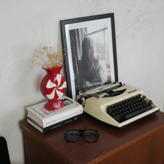 Beauty Home Βάζο “καραμέλα” – Κόκκινο/ Λευκό 12×6,5x20cm