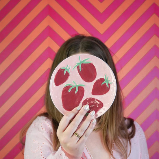 Beauty Home Πιάτο με σχέδια Φράουλες – Ροζ/ Κόκκινο 17,5×17,5x2cm