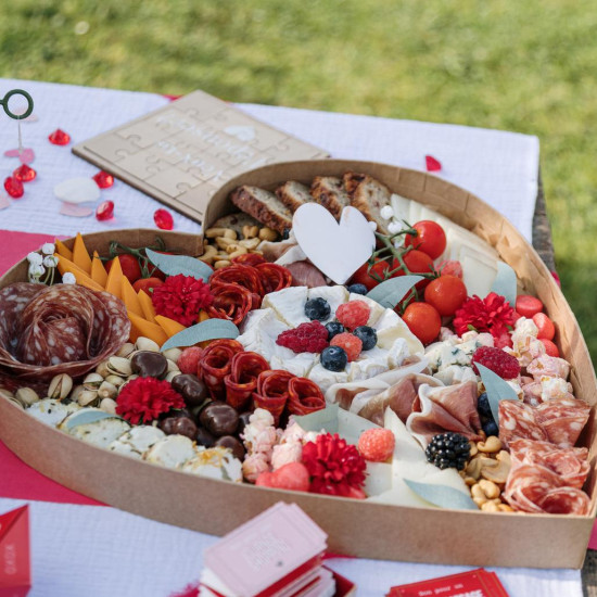 Beauty Home Δίσκος από χαρτόνι kraft σε σχήμα καρδιάς 40x40x4cm – Κατάλληλος για τρόφιμα