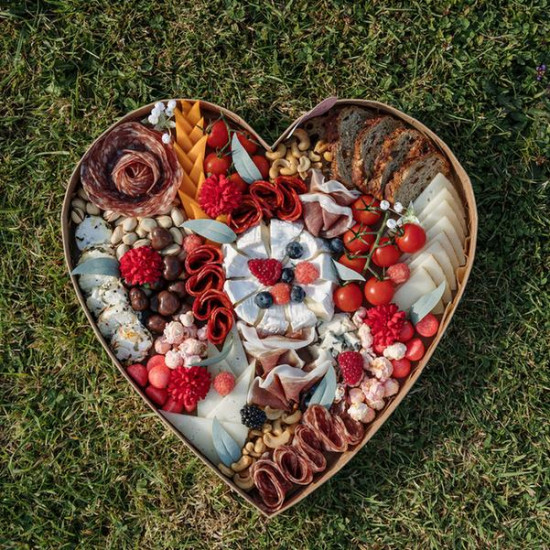 Beauty Home Δίσκος από χαρτόνι kraft σε σχήμα καρδιάς 40x40x4cm – Κατάλληλος για τρόφιμα