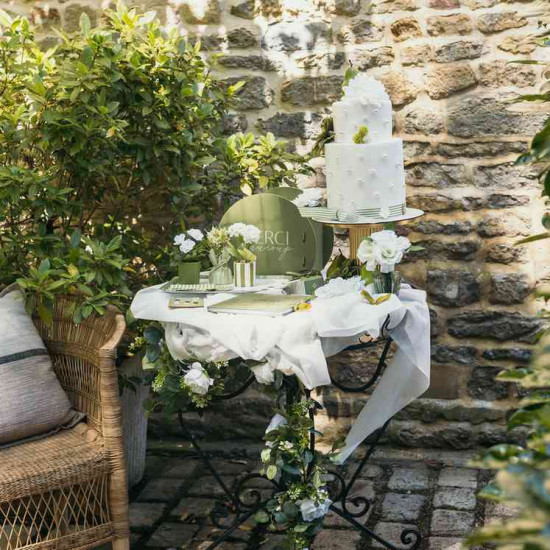 Beauty Home Βάση παρουσίασης μεταλλική – Χρυσή  Ø25x20cm