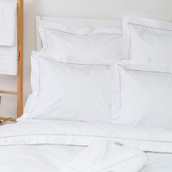 Μαξιλαροθήκη Πλακέ Cvc 180TC Λευκό 1τεμ. Μαξιλαροθήκη Πλακέ Cvc 180TC Λευκό 1τεμ.